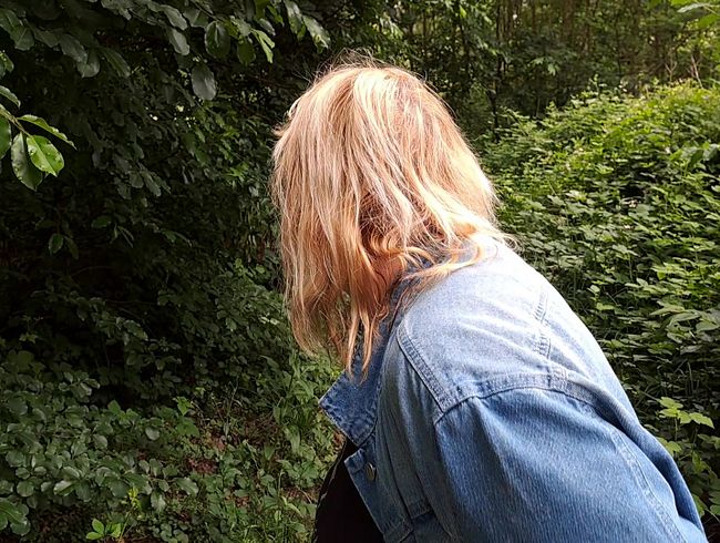 Download: Blasflittchen - Pinkeln am Waldweg
