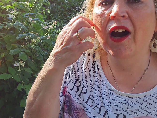 Download: Blasflittchen - Spermawalk im Wald nach Blowdate