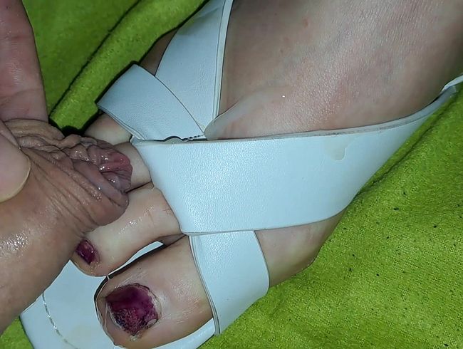 Download: Blasflittchen - Sperma Fuß und Sandale