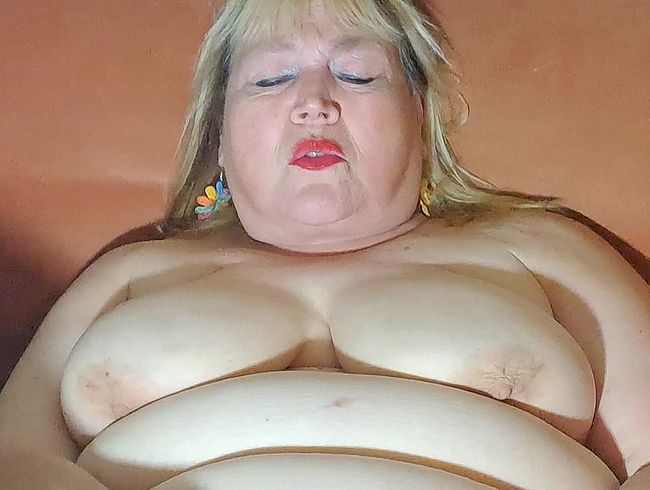 Download: Blasflittchen - Orgasmen vor der webcam - geil beim chatten