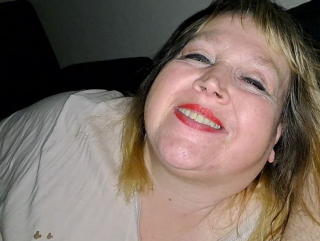 Download: Blasflittchen - Zungenspiele beim Blowjob