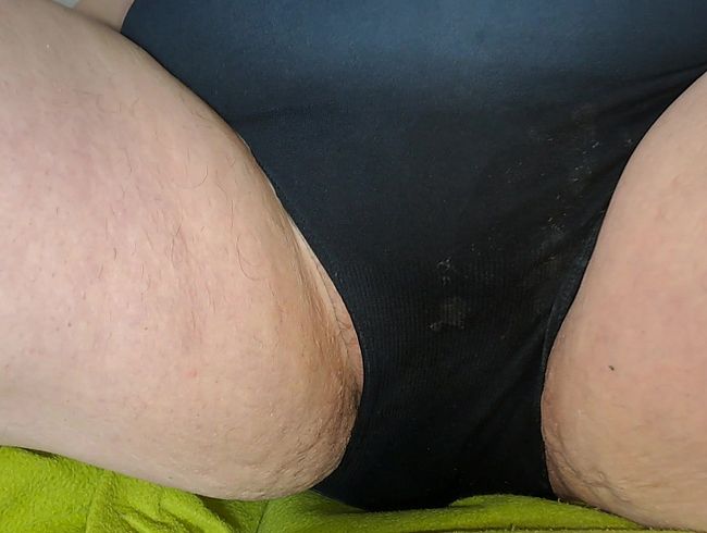 Download: Blasflittchen - getrocknete Spermaflecken nach der Outdoor Gangbang