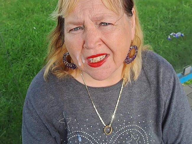 Download: Blasflittchen - cum in public - an der Bushaltestelle