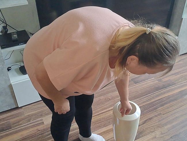 Download: Blasflittchen - pinkeln in der Vase