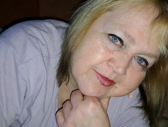 Download: Blasflittchen - wortloser Handjob für dich - POV