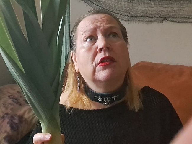 Download: Blasflittchen - Sklave bestraft für fremdfick