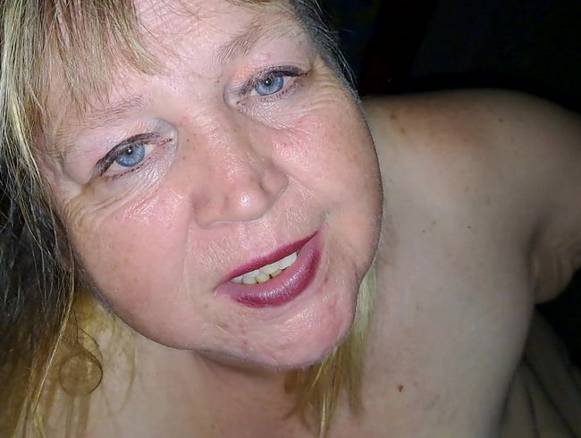 Download: Blasflittchen - Mal eben mit dem Mund leer gefickt