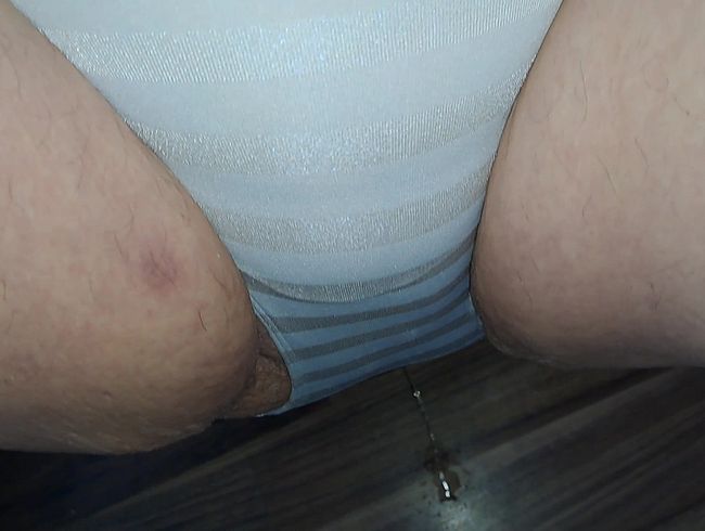 Download: Blasflittchen - Höschenpiss beim Fotzenspank