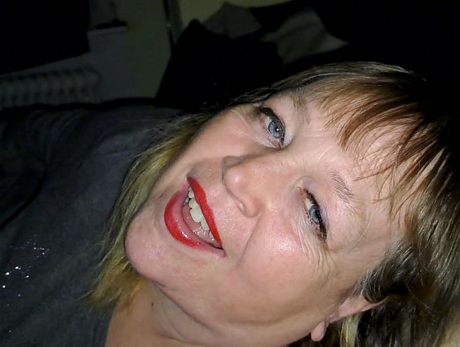 Download: Blasflittchen - (D)ein Blasflittchen lutscht es raus - POV