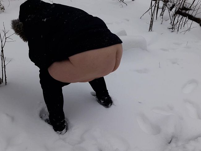 Download: Blasflittchen - pinkeln im hohen Schnee