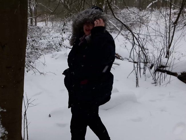 Download: Blasflittchen - pinkeln im hohen Schnee