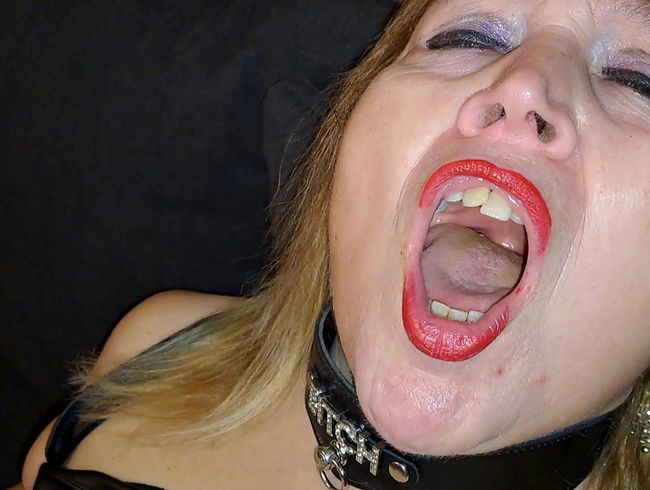 Download: Blasflittchen - Face Extase beim onanieren - Orgasm Face