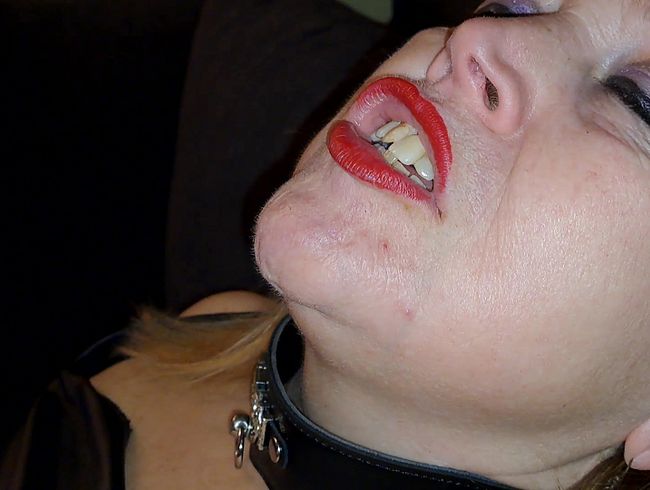 Download: Blasflittchen - Face Extase beim onanieren - Orgasm Face