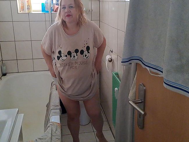 Download: Blasflittchen - langer Morgenpiss mit lauten Furzkracher
