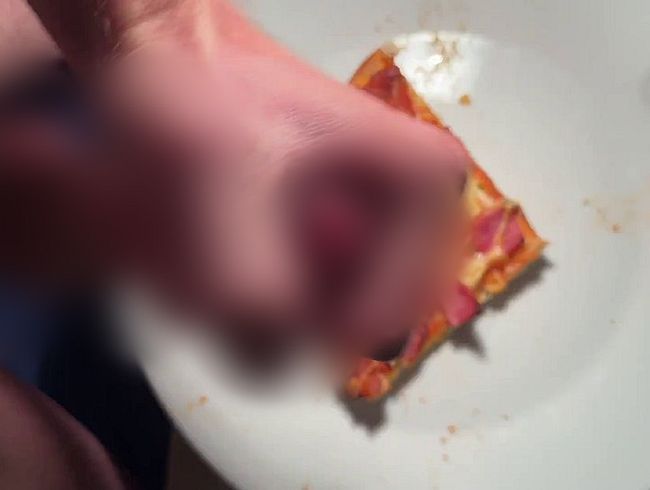 Download: Blondboy1998 - Twink spritz auf seine Pizza