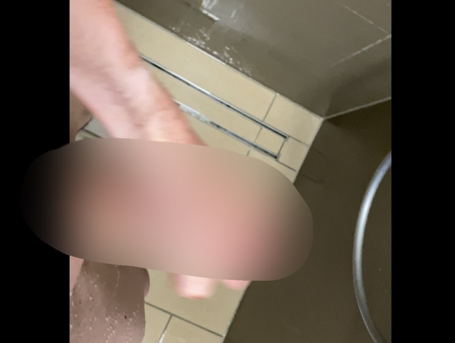 Download: Blondboy1998 - Abgespritzt in der Dusch auf dem Camping