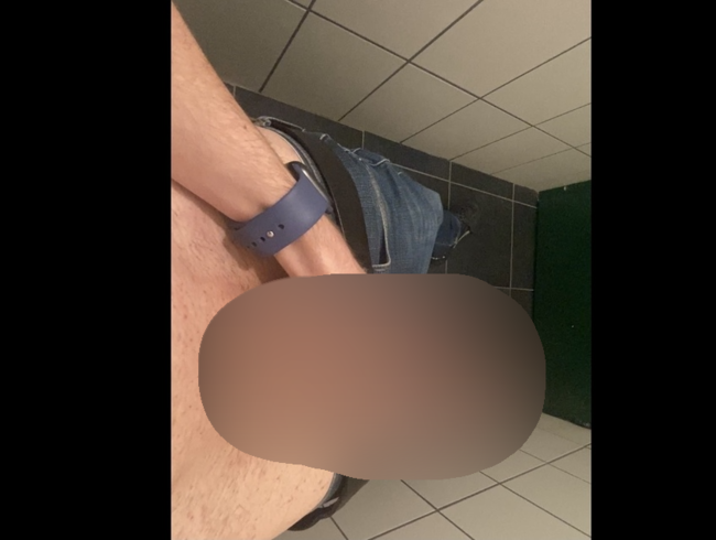 Download: Blondboy1998 - Notgeil auf der Toilette