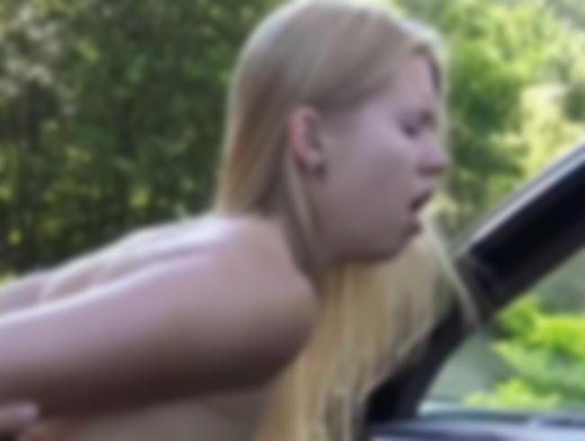 Download: Blondienchen - Perverse Sau! In meine Teenymuschi gerotzt und sauber gepisst!