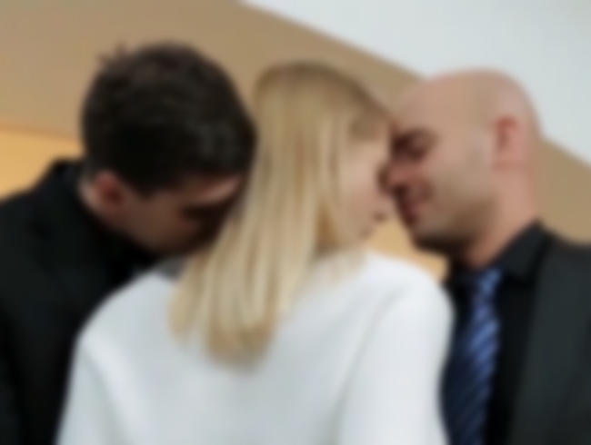 Download: Blondienchen - Willkommen zum perversen Fickshopping!