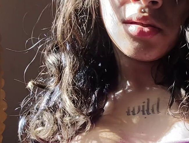 Download: Bluish_Blue - Meine erigierten brustwarzen