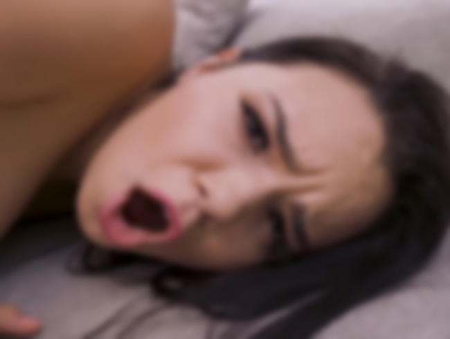 Download: Bombastic-Tits - Praller runder Fickarsch in Strapse und Nylons! Da wird einfach jeder schwach!