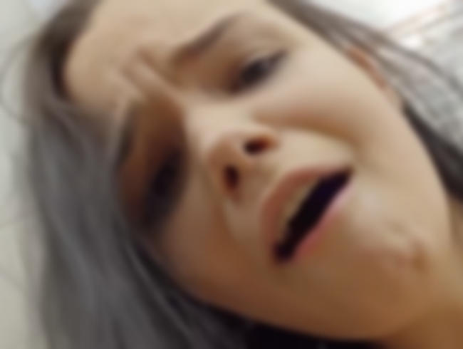 Download: Bombastic-Tits - Kranker Deepthroat, gnadenloser Arschfick und eine überschwemmte Spermafresse!