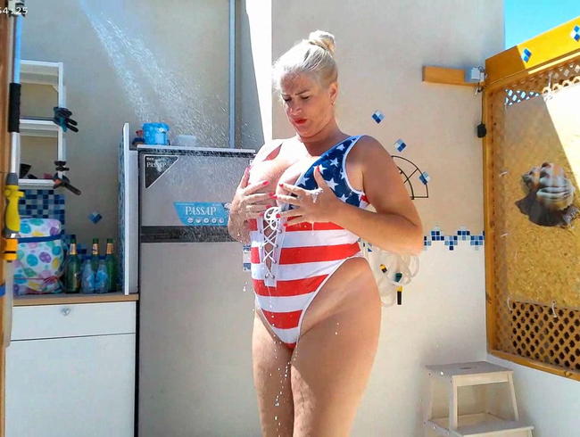 Download: Brandi69 - heißer Badeanzug