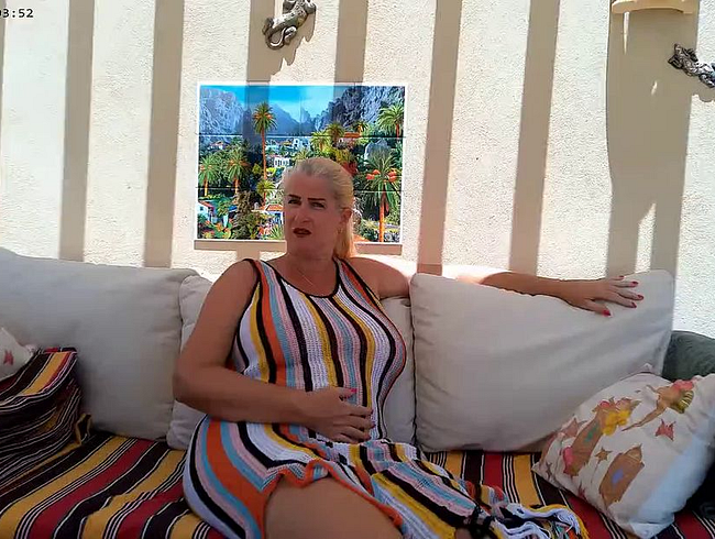 Download: Brandi69 - Natursekt Spass auf der Terrasse