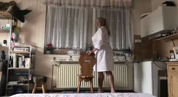 Download: Brandi69 - dominante Lehrerin