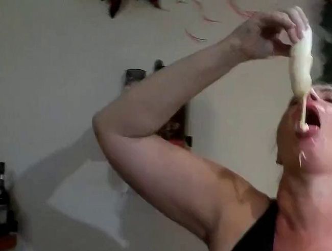 Download: Brandi69 - süsse Banane in meinen Mund