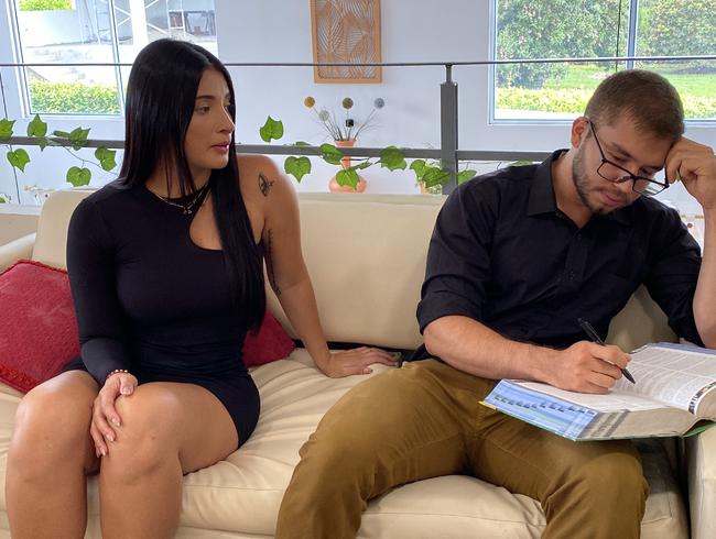 Download: BrianEvansx - Salome Gil fickt den nerdigen Bruder ihrer Freundin mit ihrem großen Arsch