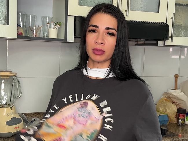 Download: BrianEvansx - Ella ist ein Dienstmädchen, das einen großen Latina Milf Arsch hat und Brian Evansx fickt