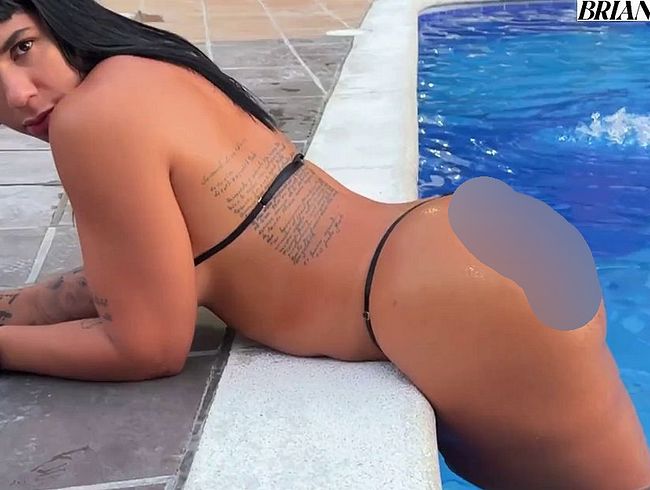 Download: BrianEvansx - Geile MILF mit großem Arsch und großen Titten kommt vom Pool in meine Wohnung - POVLatinGirl