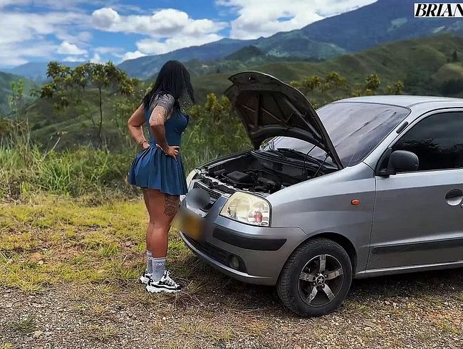 Download: BrianEvansx - Ich finde ein Fitness-Mädchen mit ihrem kaputten Auto und bringe sie nach Hause - POVLatinGirl