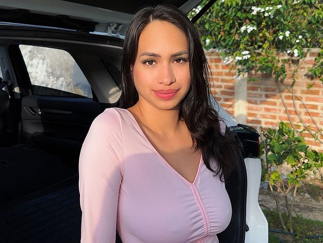 Download: BrianEvansx - Schwarze Göttin mit großen Titten und Zwiebelhintern fickt tätowierten Techniker Brian Evansx