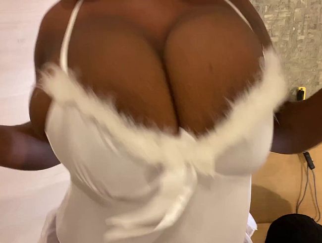 Download: Busty_Abi - Nur ein Mädchen und ihr Lieblingskörperteil ;)