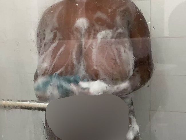 Download: Busty_Abi - Komm bitte mit unter die Dusche ;)