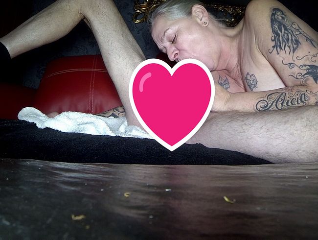 Download: CC-HOT-MEDIA - Geiler tiefer Blowjob und Sperma auf ihre geilen großen Titten