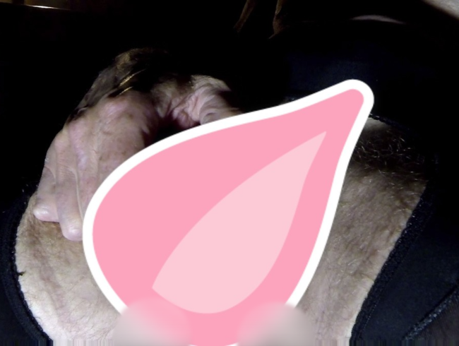 Download: CC-HOT-MEDIA - In Nylons einfach lospissen