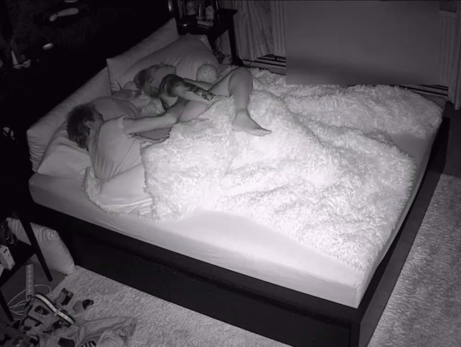 Download: CC-HOT-MEDIA - Sehe mir nachts beim Ficken zu.