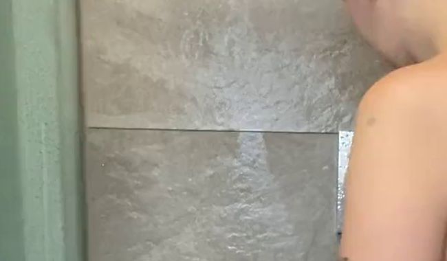 Download: Candismimi - Duschen und Muschi rasieren ?