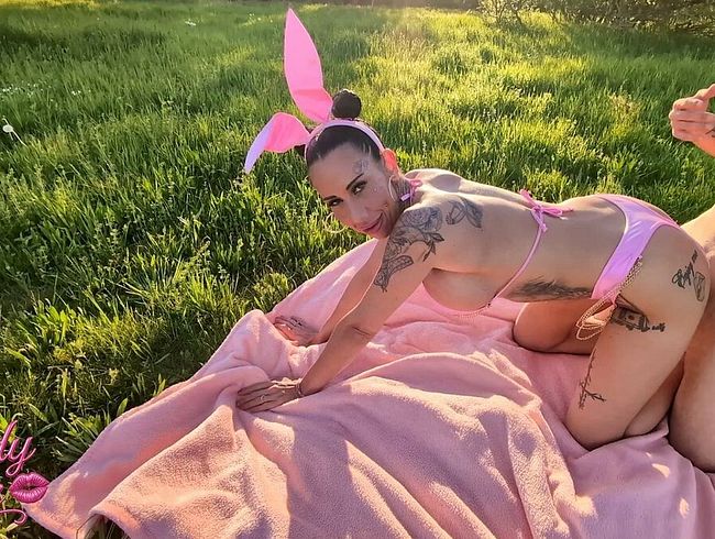 Download: Candy_Suck - Osterbunnys fickt man doch im freien