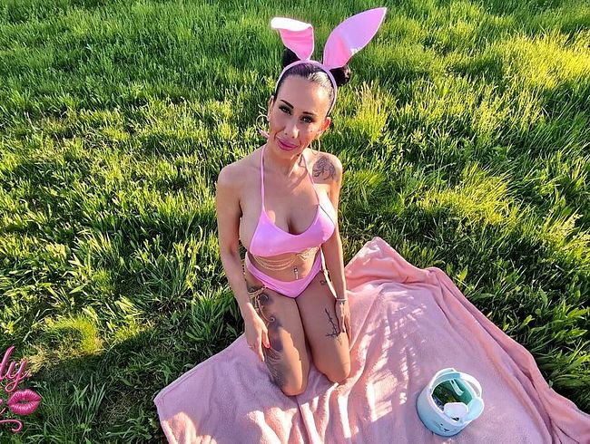 Download: Candy_Suck - Osterbunnys fickt man doch im freien