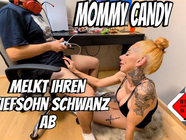 Download: Candy_Suck - MOMMY CANDY MELKT IHREN STIEFSOHN SCHWANZ AB (HANDJOB)