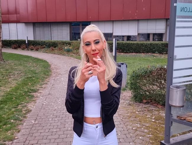 Download: Candy_Suck - Smoking Blowjob, spritz mir dein Sperma in den Mund !