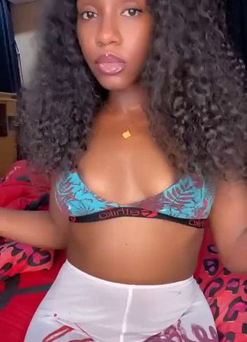 Download: Cara_Bella - Frohes Neues Jahr, ihr Lieben! ?? (Wir starten frech ins neue Jahr!)