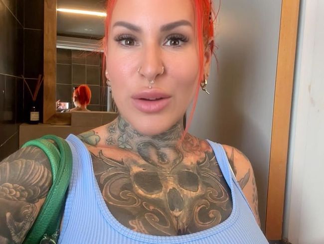 Download: Cat-Coxx - Achtung selfmade Pissflut auf der Restaurant Toilette