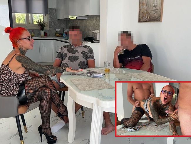 Download: Cat-Coxx - Perverses UNO! Verlierer muss alle ficken