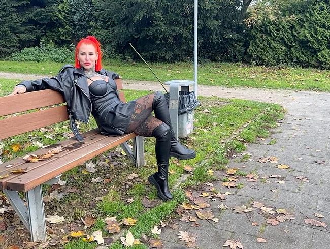 Download: Cat-Coxx - Perverse Leder-abfick-Schlampe ! 3 Loch AO beim ersten Date