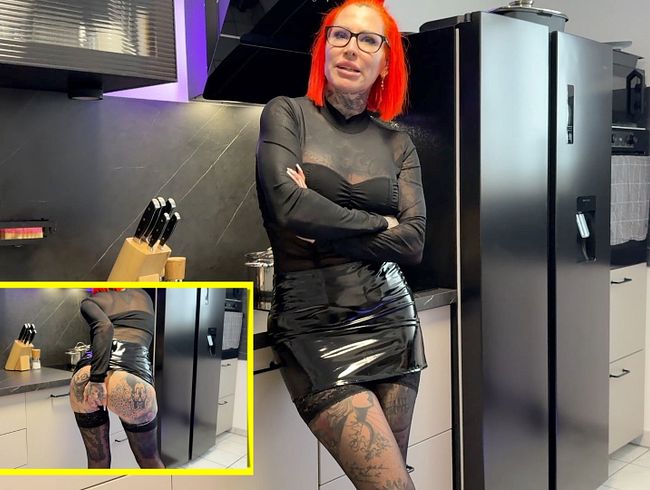 Download: Cat-Coxx - Sie lässt ihn nicht ran! Darum fickt er StiefMUTTI in den Arsch..